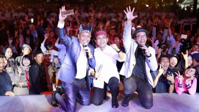 Pesta Rakyat Banyuwangi memperingati Hari Jadi Banyuwangi, dimeriahkan Tukul Arwana dan Sammy Simorangkir.
