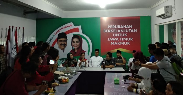 Posko resmi rumah pemenangan pasangan Cagub/Cawagub Jatim, Saifullah Yusuf (Gus Ipul) dan Puti Guntur Soekarno yang bertempat di Gayungsari Barat X No 30, Surabaya, Rabu, 07/02/2018