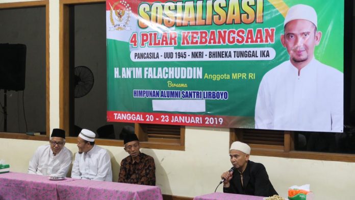 Gus An'im saat memaparkan pentingnya cinta tanah air dalam sosialisasi 4 pilar kebangsaan, Kediri