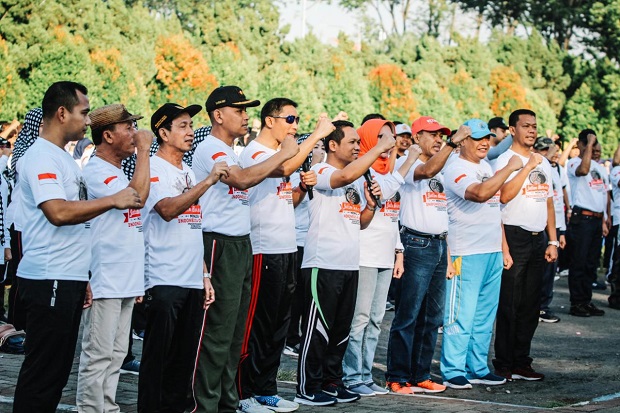 Bupati Lumajang Thoriqul Haq dan Kapolres Lumajang AKBP Muhammad Arsal Sahban, Forum Pimpinan Daerah (Forpimda) beserta Masyarakat mendeklarasikan menolak kerusuhan