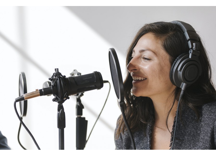 Ingin Punya Suara dan Nafas Panjang Saat Bernyanyi? Ini Dia Tipsnya