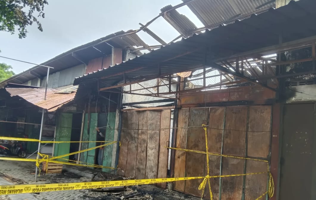 Kebakaran Hebat Hanguskan Empat Kios di Pasar Burung Srijaya Madiun