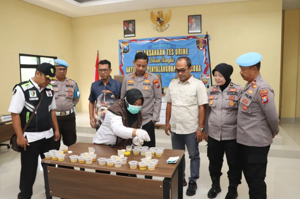 Antisipasi Penyalahgunaan Narkoba, Kapolres Sumenep Lakukan Tes Urine Internal Sat Reskrim