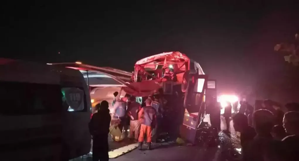 Bus Mila Tabrak Truk Tronton di Tol Magetan, 23 Penumpang Luka-luka