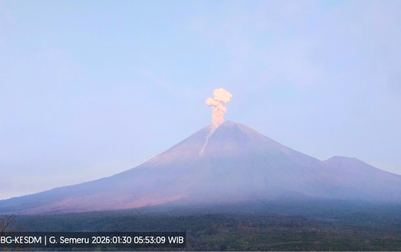 Aktivitas Gunung Semeru Aktivitas Semeru Memuncak, BPBD Lumajang Catat 101 Kali Erupsi