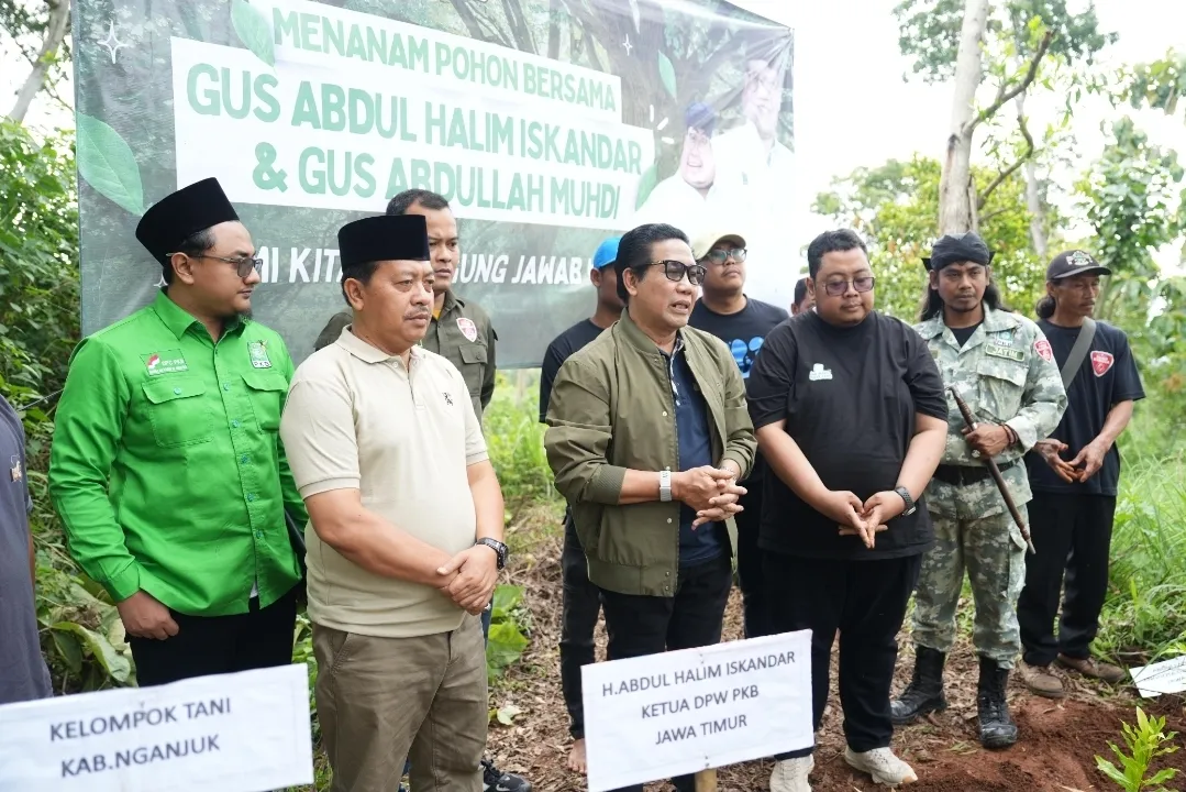 Tanam Bibit Cengkeh, Durian, dan Kopi di Nganjuk, Gus Halim Tegaskan PKB sebagai Green Party