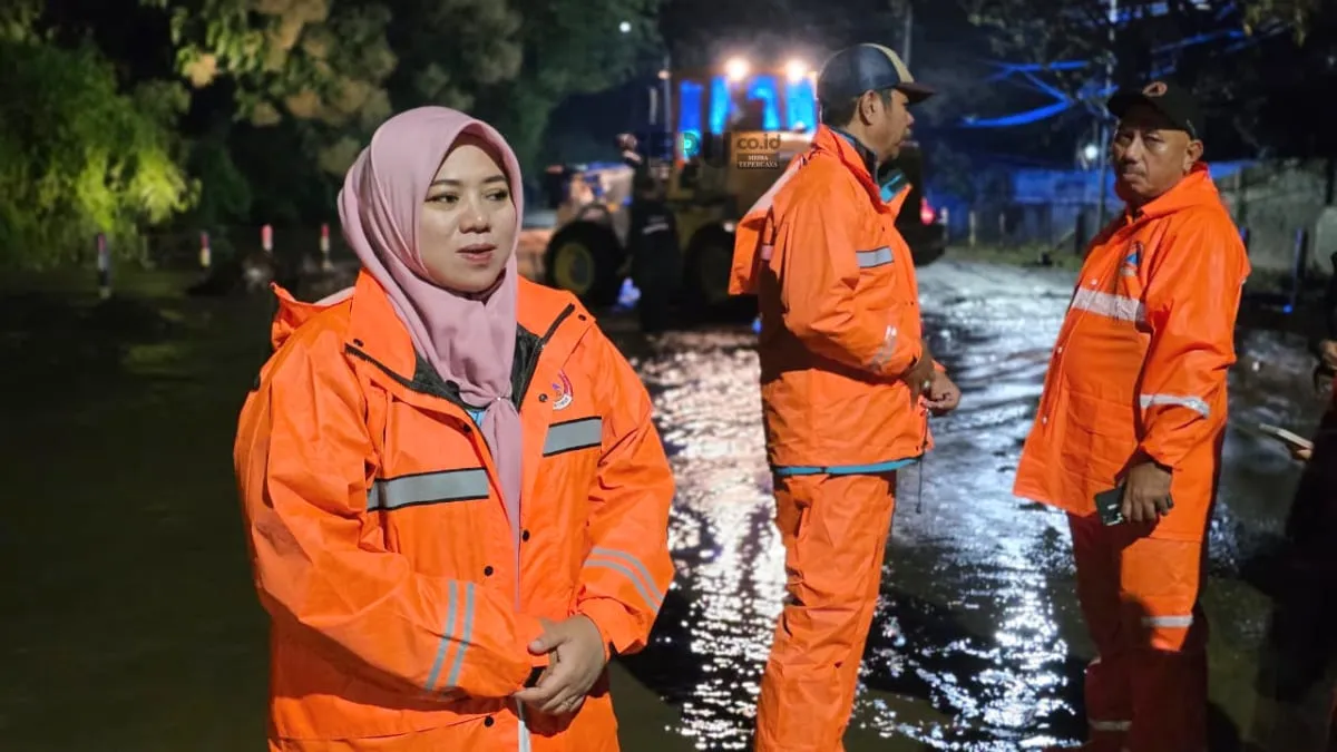 Banjir Meluas di Situbondo, Wabup Ulfiyah Terjun Langsung Dampingi Warga