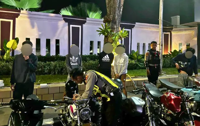 Balap Liar Meresahkan, Polisi Sita 6 Motor di Dharmahusada Surabaya