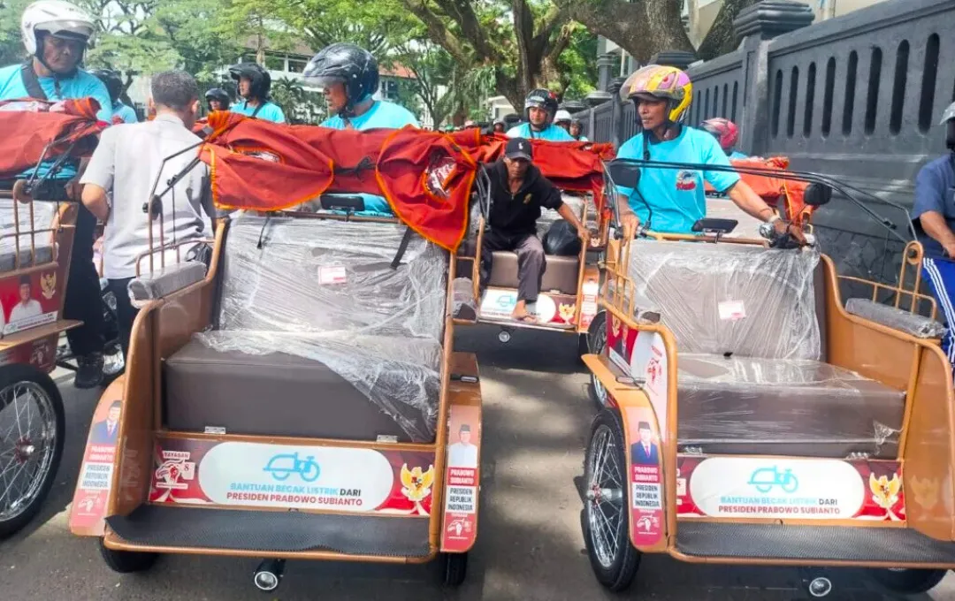 GSN Serahkan 200 Becak Listrik, Angin Segar bagi Tukang Becak Kota Malang