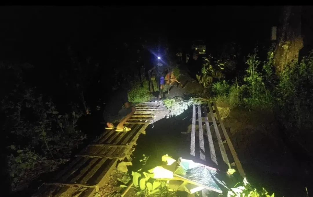 Jembatan Penghubung Ambrol, Warga Wonoboyo Bondowoso Harus Memutar Lewat Situbondo
