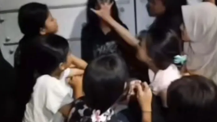 Viral! Video Perundungan Siswi SMP di Surabaya, Korban Alami Trauma