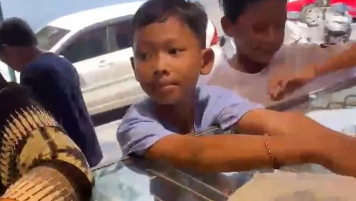 Viral! Empat Bocah di Bojonegoro Coba Jual Batu Jalanan ke Toko Emas