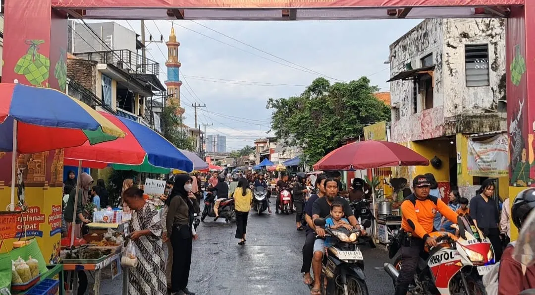 UMKM di Kampung Ramadan Gebang Putih Surabaya Raup Omset Signifikan Setiap Sore