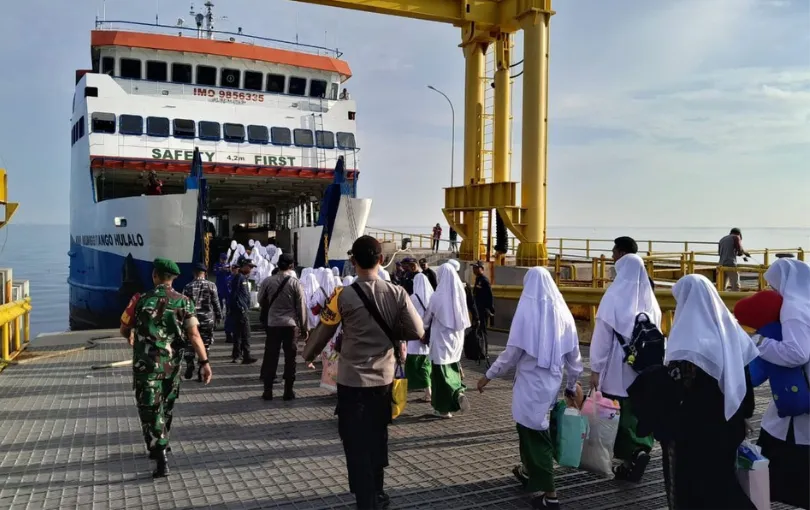 Kemenhub Fasilitasi Kepulangan Santri Kepulauan dari Pelabuhan Jangkar Situbondo