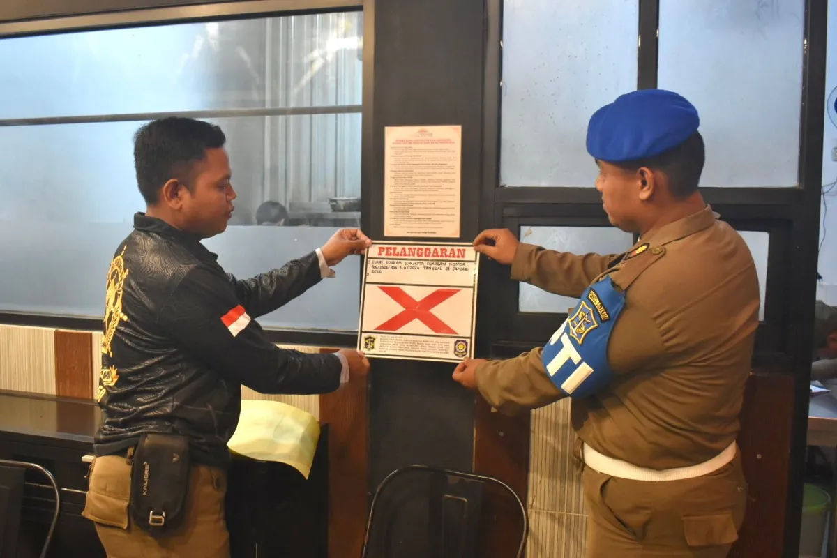 Langgar Aturan, Satpol PP Surabaya Ciduk 2 Restoran Jual Miras Ilegal