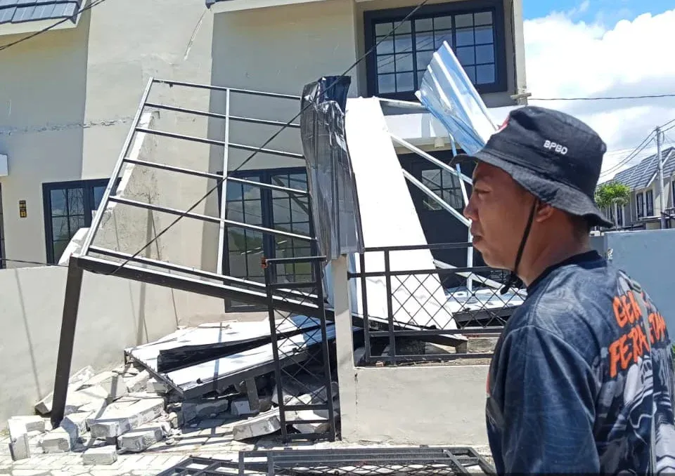 Hujan Angin Rusak 75 Rumah di Driyorejo Gresik