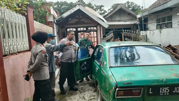 Lansia Ditemukan Meninggal di Dalam Sedan Terparkir di Klojen Malang