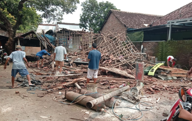 Hujan Angin Terjang Situbondo, Rumah Warga Sumberwaru Roboh Total