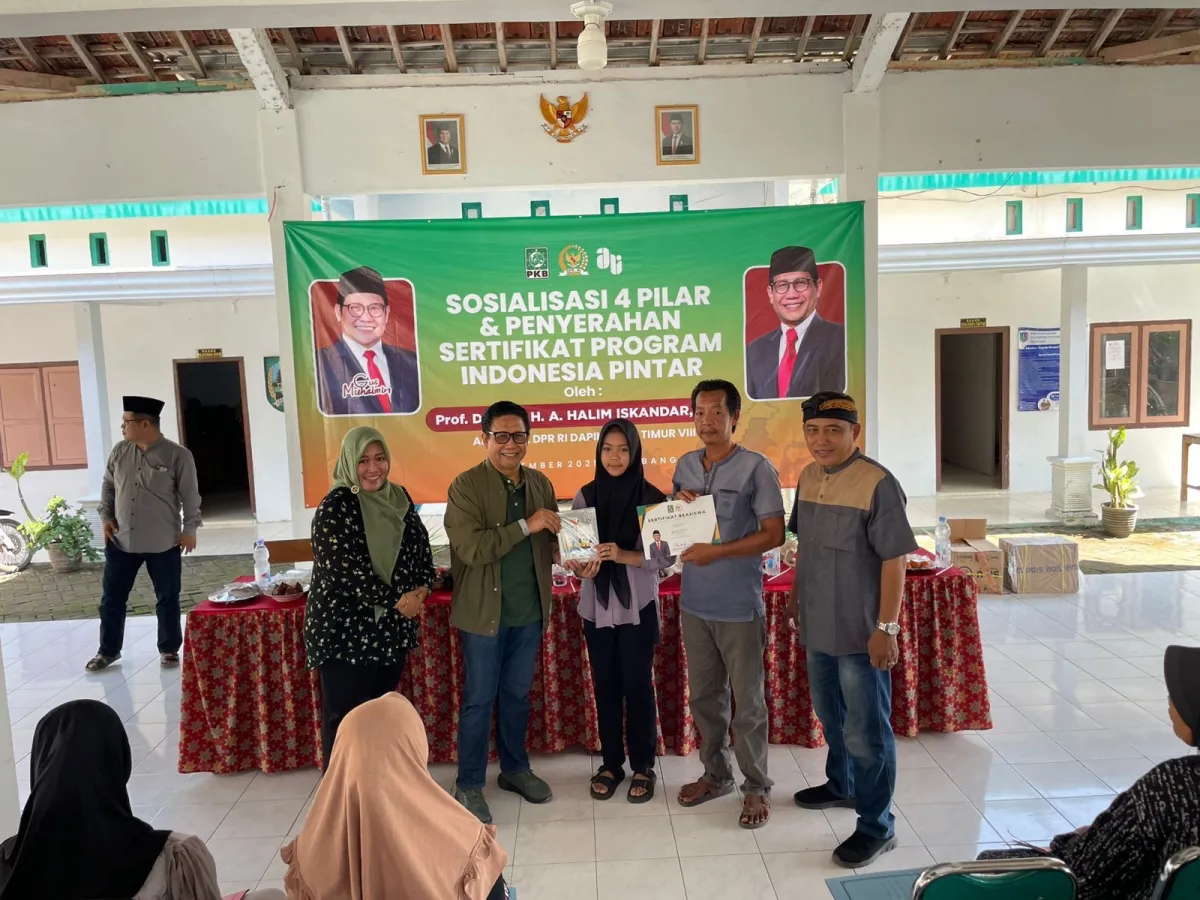 Gus Halim Sosialisasikan 4 Pilar dan Serahkan Sertifikat PIP di Ploso Jombang