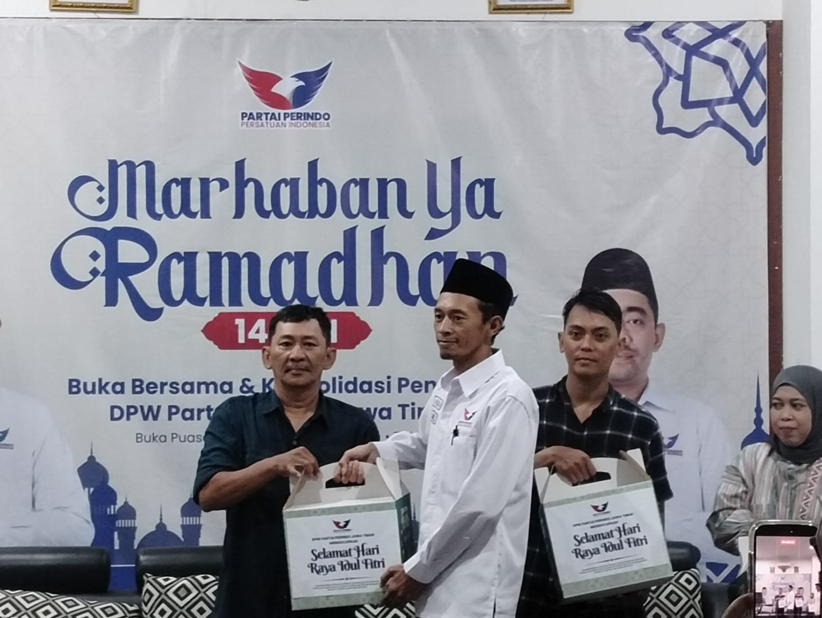 Gelar Buka Bersama, Perindo Jatim Santuni Anak Yatim dan Hadirkan Gerobak UMKM di Kantor DPW