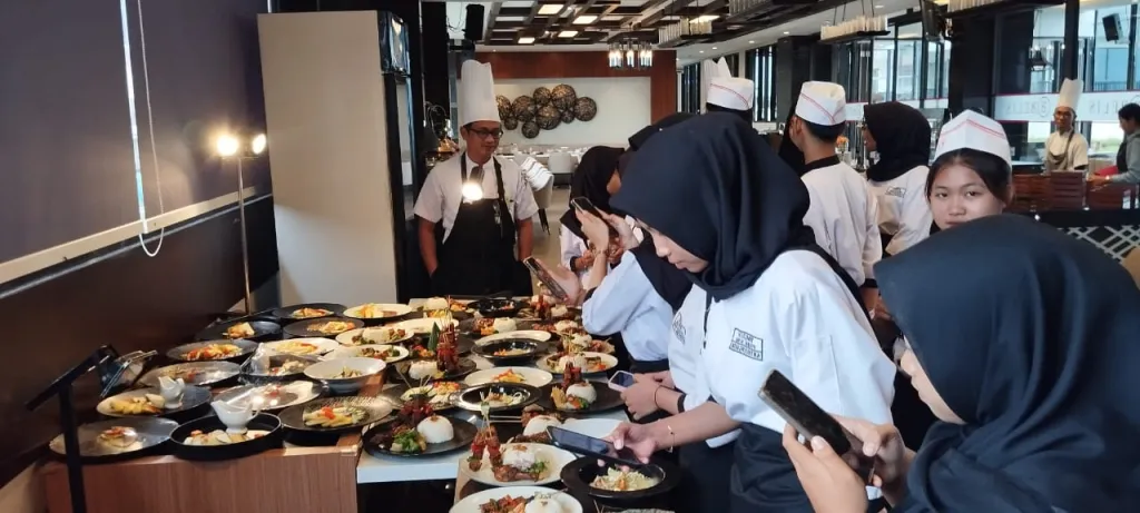 Siswa SMKN 1 Bagor Nganjuk Jalani Uji Kompetensi Bersama Asesor Hotel Bintang Empat di Kota Batu