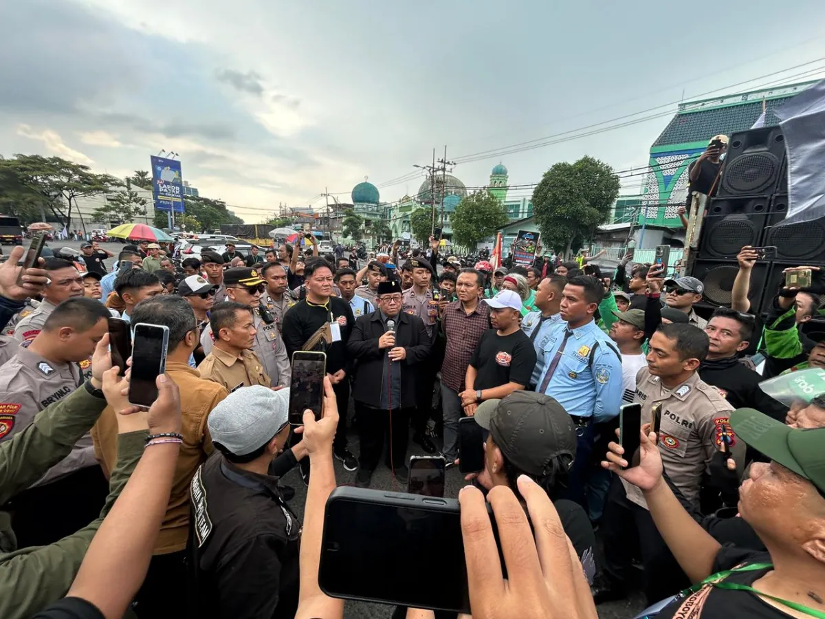 Driver Ojol Gelar Aksi di DPRD Jatim Tuntut Sanksi Aplikator Nakal