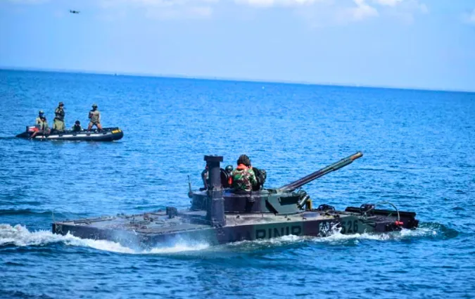 Latihan Tempur Yonkapa 2 Marinir Uji Kesiapan Prajurit di Pantai Banongan Situbondo