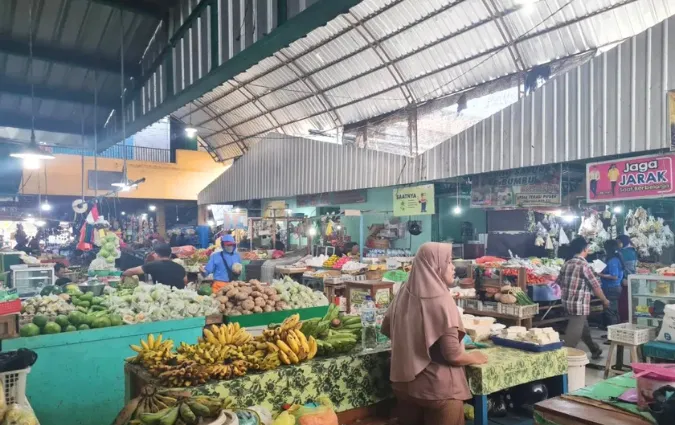 Pedagang Pasar Induk Mimbaan Situbondo Terpukul, Pembeli Terus Menyusut