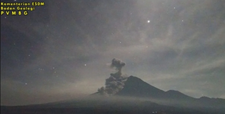 Screenshot 2026 04 25 161951 Semeru Erupsi Disertai Awan Panas 4,5 Km, Warga Diminta Jauhi Zona Bahaya
