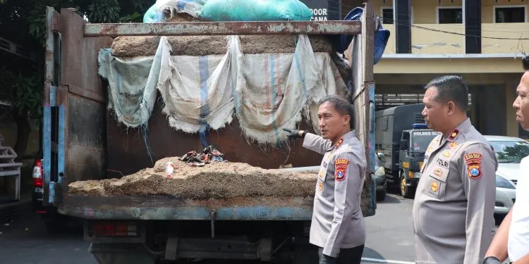 Sopir Truk di Blitar Ditangkap, Sembunyikan 1 Ton Solar dalam Tangki Modifikasi