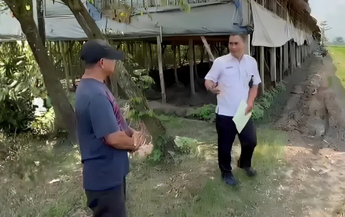 Bau dan Lalat Ganggu Warga, DLH Jombang Sidak Kandang Ayam