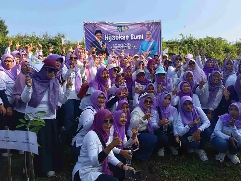 Komitmen Hijaukan Bumi, Perempuan Bangsa Tanam Ribuan Bibit Pohon
