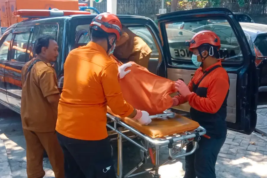 Pria Ditemukan Tewas di Toilet Taman Bungkul Surabaya, Penyebab Masih Diselidiki
