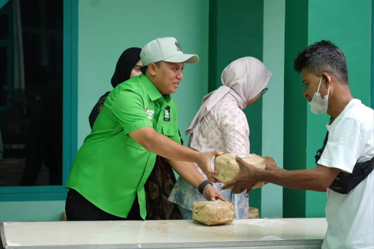 PKB Jatim Salurkan Seribu Lebih Hewan Kurban, Hampir 100 Ribu Paket Daging Dibagikan untuk Masyarakat