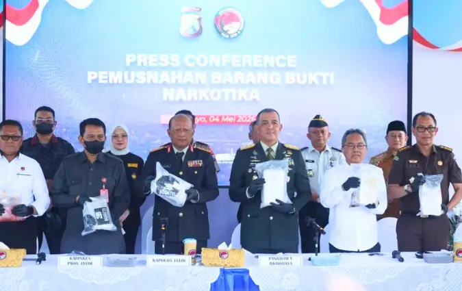 Polda Jatim Musnahkan 22 Kg Kokain dari Perairan Sumenep