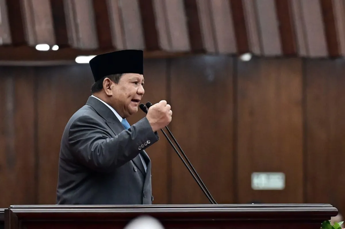 Prabowo Resmikan Jalan Daerah di Sampang dan Hadiri Penutupan Munas-Konbes NU di Bangkalan