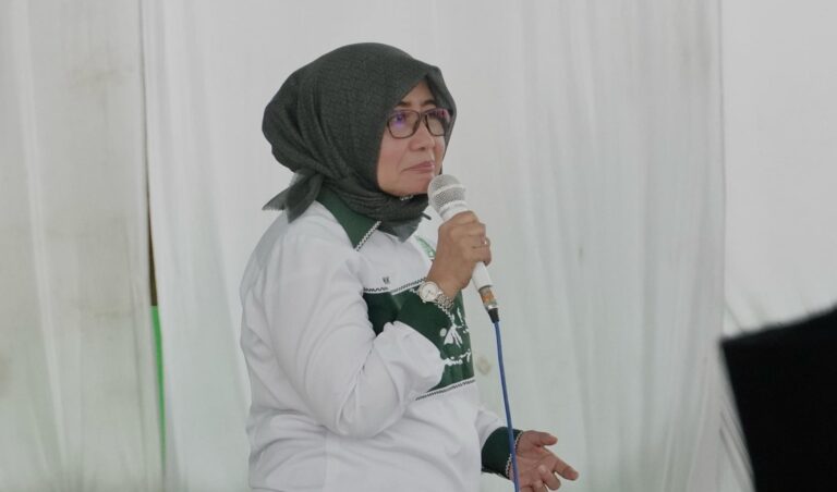 Ketua Komisi B DPRD Jatim Anik Maslachah