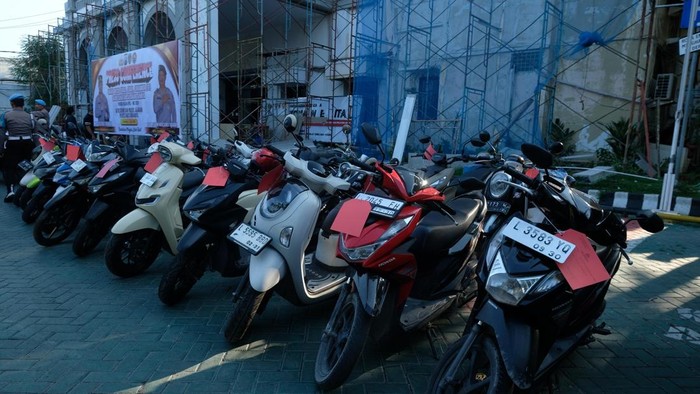 Foto bukti kejahatan Polrestabes Surabaya Lima Bulan, Polrestabes Surabaya Ungkap 163 Kasus Kejahatan