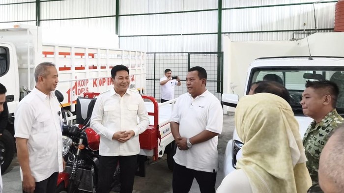 Dalam rangka mendukung pengembangan koperasi, Bupati Sidoarjo Subandi mendatangi salah satu KDKMP.