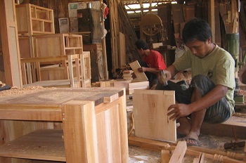 Rupiah Melemah, Omzet Furnitur Surabaya Anjlok