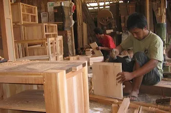 Rupiah Melemah, Omzet Furnitur Surabaya Anjlok