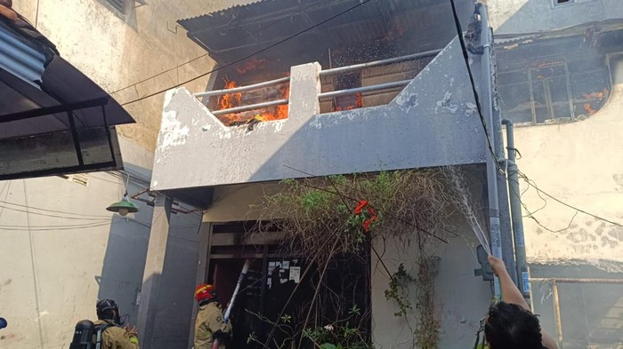 Labfor Polda Jatim Selidiki Kebakaran Rumah di Surabaya yang Tewaskan Bocah Perempuan
