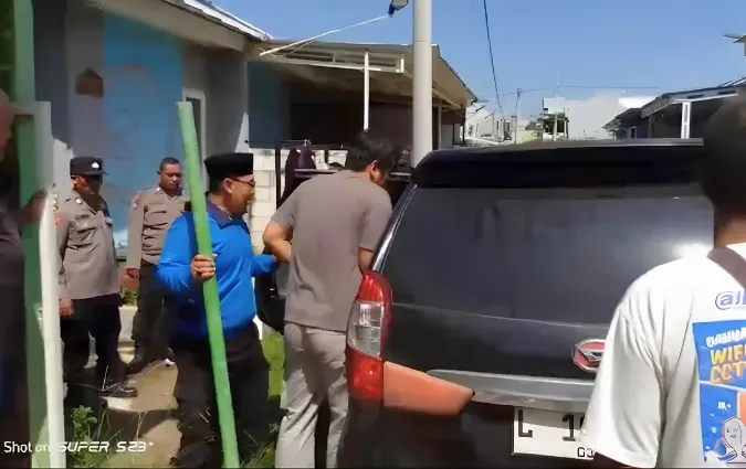 Kabur Lewat Atap Usai Ancam Polisi dengan Keris, Pengedar Sabu di Bangkalan Berhasil Dibekuk