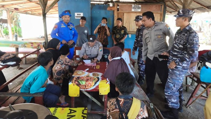 Pencarian santri yang terseret ombang di Pantai Pangi Blitar