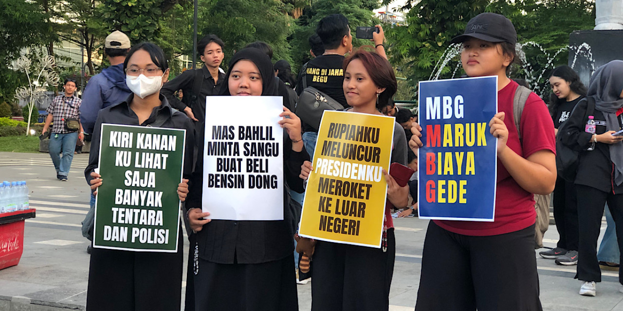 Koalisi Sipil dan Mahasiswa Gelar Aksi di Grahadi Surabaya, Massa Desak Pemulihan Demokrasi
