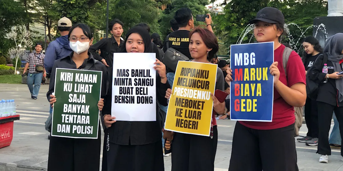Koalisi Sipil dan Mahasiswa Gelar Aksi di Grahadi Surabaya, Massa Desak Pemulihan Demokrasi