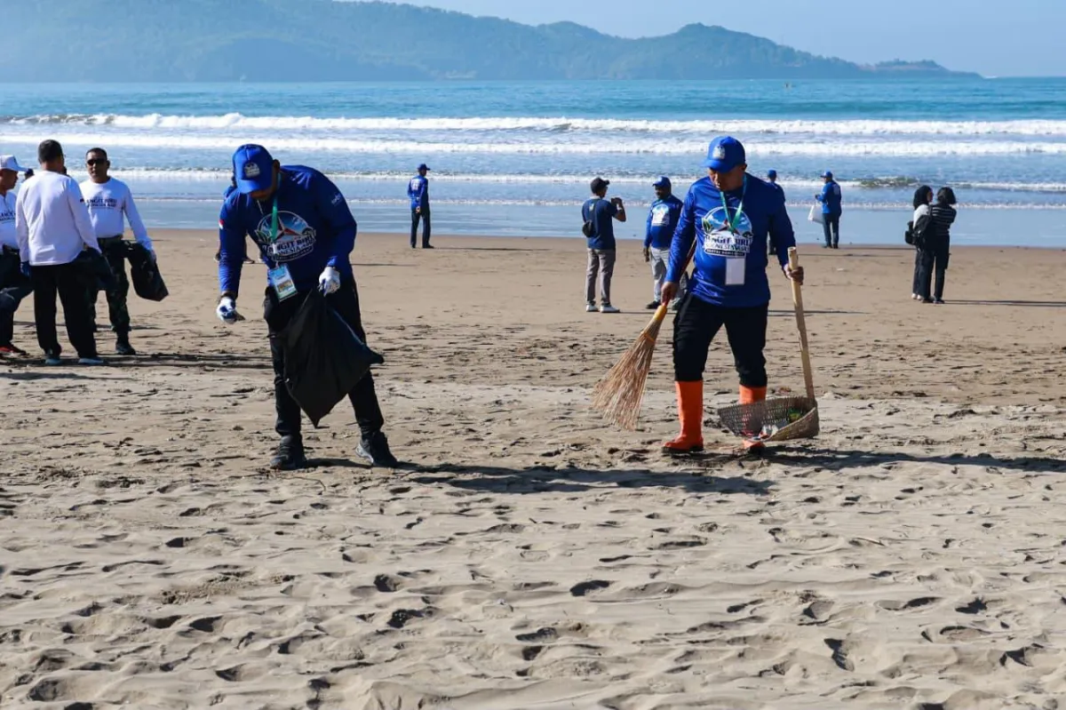 Gerakan Nasional Langit Biru Resmi Diluncurkan dari Pacitan, AHY Ajak Masyarakat Jaga Pantai dan Lingkungan