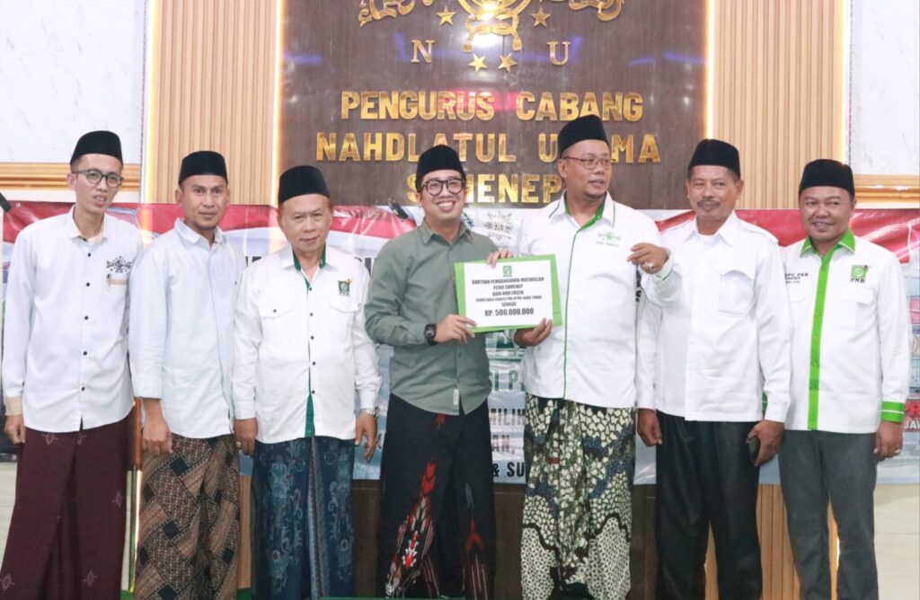 Sekretaris Fraksi PKB DPRD Jatim Nur Faizin bersama Pimpinan DPC PKB Sumenep di PCNU.