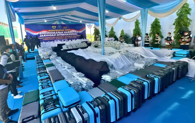 Barang Bukti 3,37 Ton Bunga Cannabinoid dari Thailand di Gresik, BNN Ungkap Faktanya!