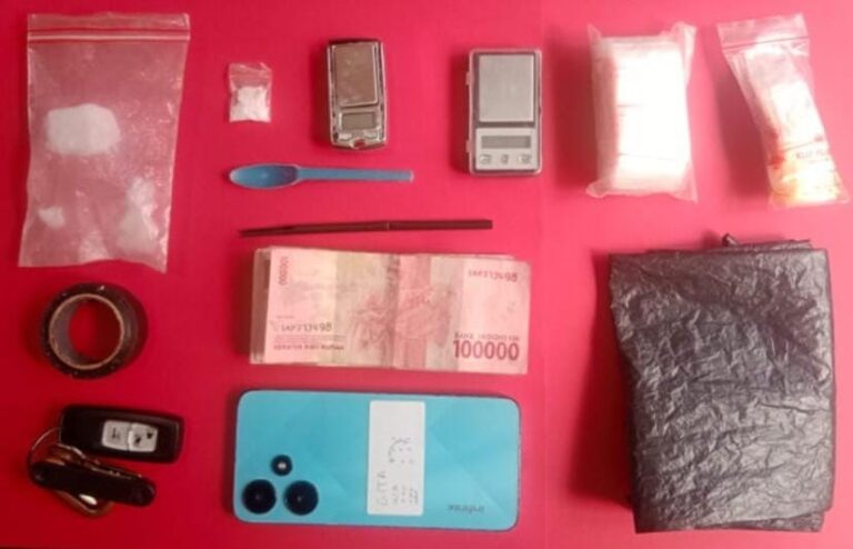 Pasutri Asal Grobogan Ditangkap Polres Lamongan, Edarkan Sabu Hampir 20 Gram